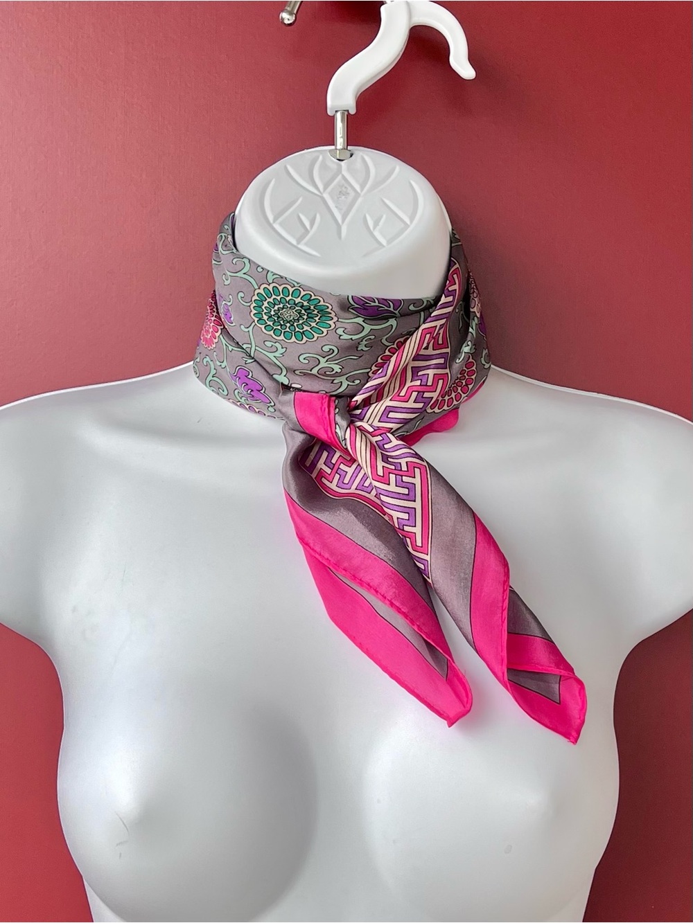 Vintage Oscar de la Renta Grey and Pink 💯 Silk Scarf